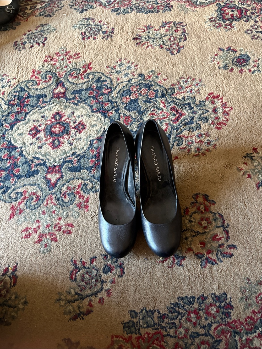 Franco Sarto Black Leather Round-Toe Mid Heel Pumps